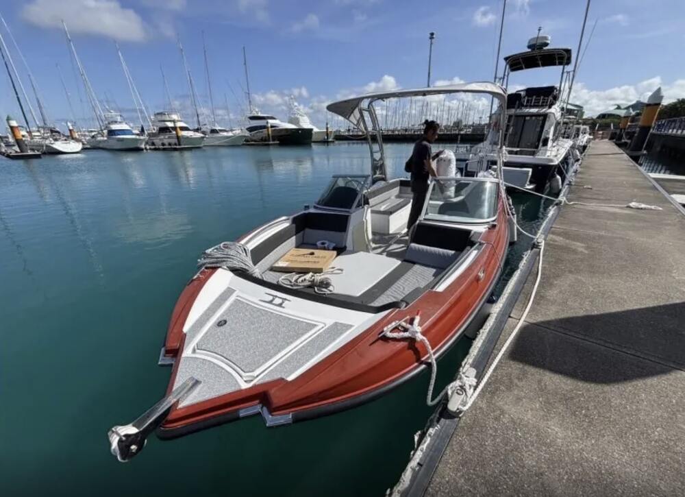 ヨーロッパの小型クルージングボート