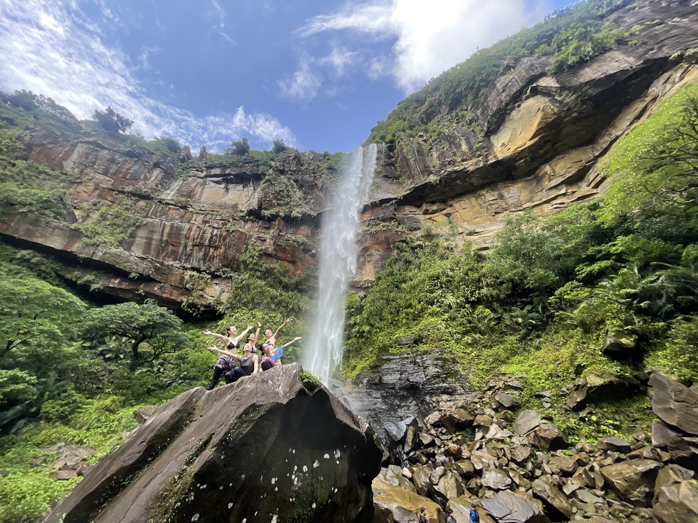 巨石にも登りましょう