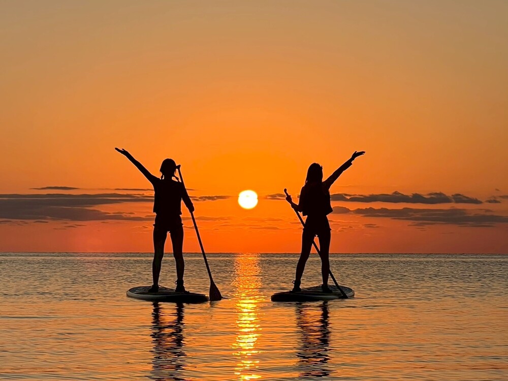 石垣島｜1組様貸切・サンセットSUP｜約3時間】夕暮れSUPで特別な体験を