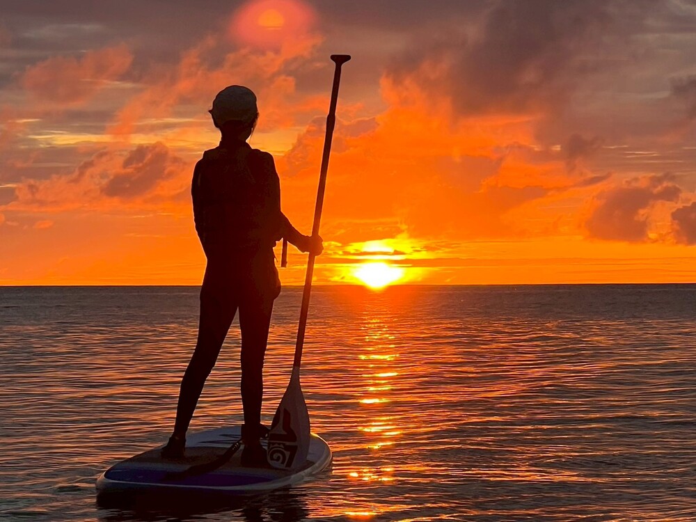 石垣島｜1組様貸切・サンセットSUP｜約3時間】夕暮れSUPで特別な体験を