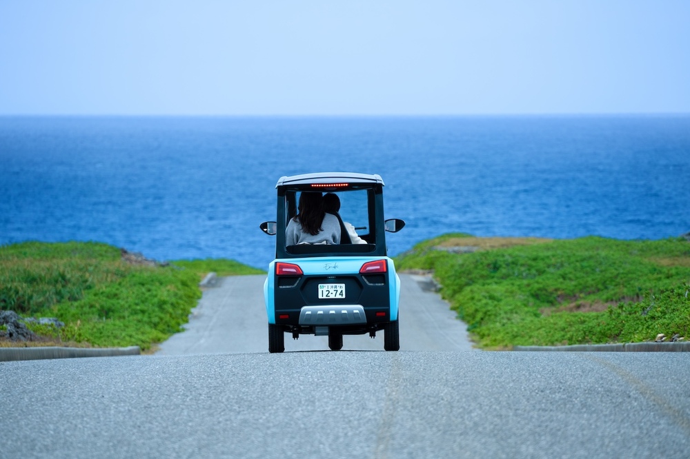 伊江島｜トゥクトゥク｜3時間コース】3名乗り電動トゥクトゥク！自転車