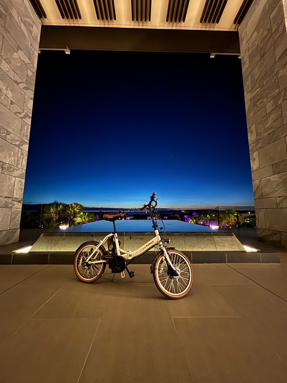 宮古島:ホテルロビーにて