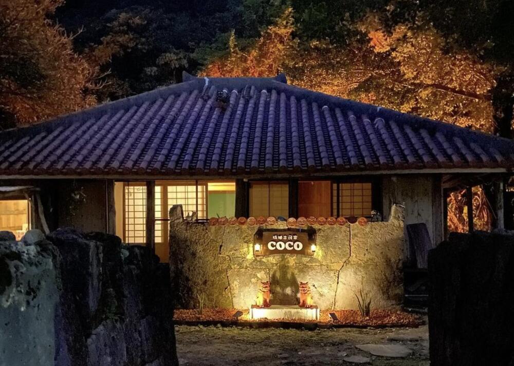 【座間味島｜宿泊体験＆ホエールウォッチング｜1泊2日コース(2食付き)】築180年の歴史ある琉球古民家「COCO」宿泊プラン！夕食&朝食付き！さらにホエールウォッチング付きの盛りだくさんツアー！