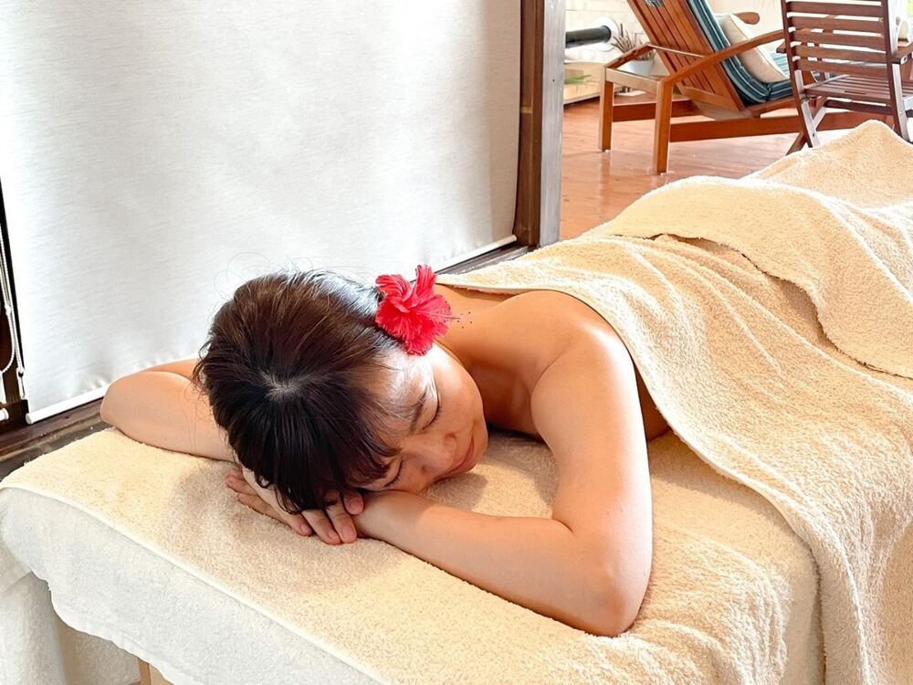 【施術歴20年（1日2組限定）アロマトリートメント＆オーガニックハーブ摘み｜2.5時間コース】しまたび限定プラン│石垣島で日々の疲れを癒そう！ごほうび島時間（女性限定プラン）