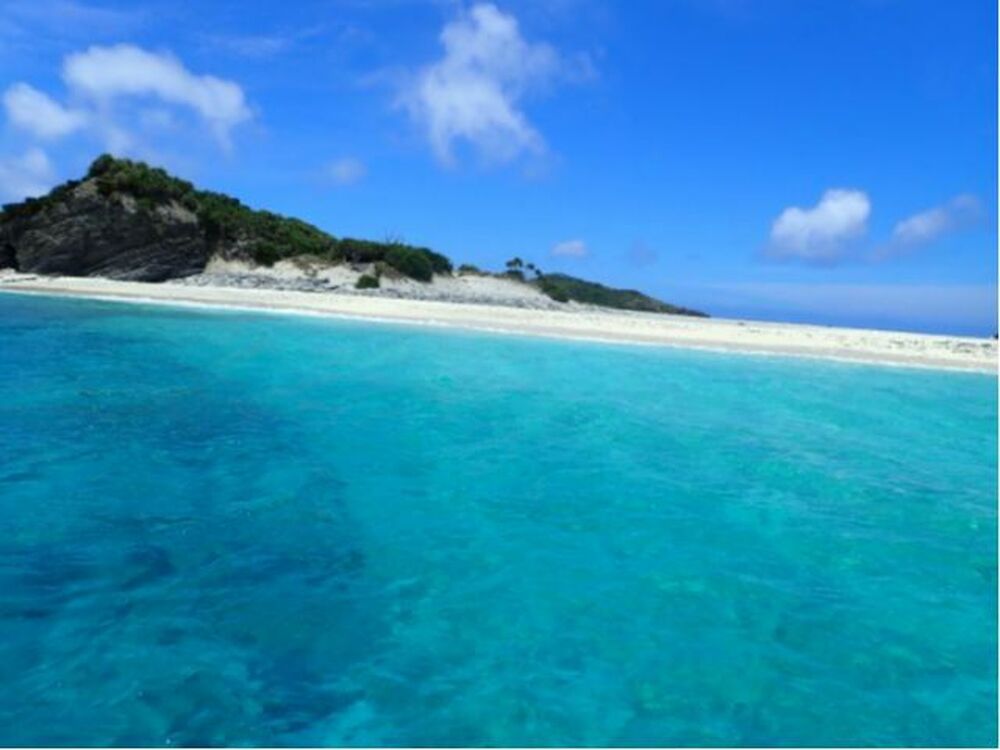 座間味島｜水上バイク｜1時間】無人島3島と秘密のトンネルを巡る爽快