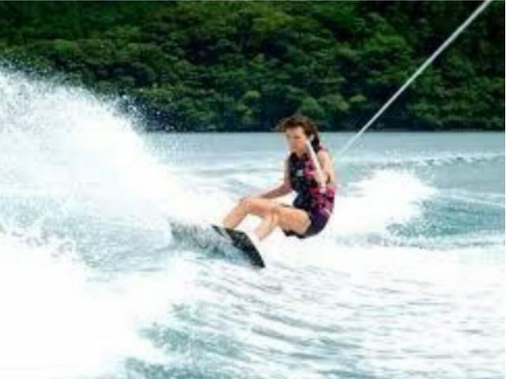 座間味島｜ウェイクボード体験｜1時間】世界が恋するケラマブルーを