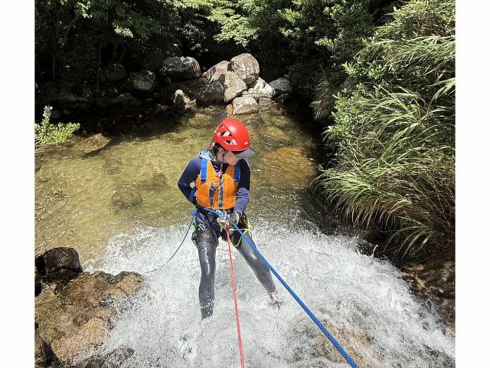 【石垣島｜キャニオニング｜4時間】壮大な自然との一体感！スプラッシュ！ウォーターパワーチャージ！1名様もOK!!GoGoTourオリジナルコース！