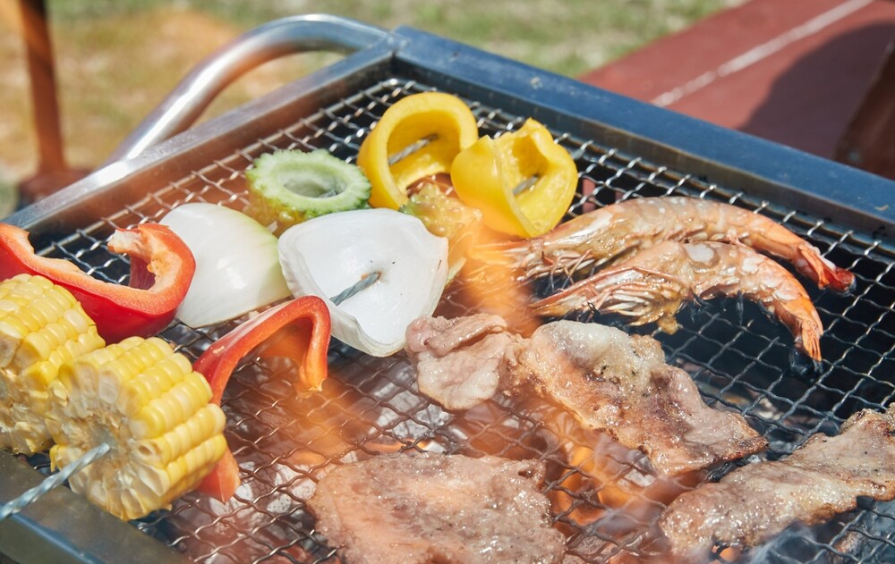 【伊江島日帰りツアー｜約５時間コース】しまたび限定プラン│伊江ビーチで伊江島牛BBQ＆島内観光も♪（フェリー往復チケット付＆島内無料送迎付）