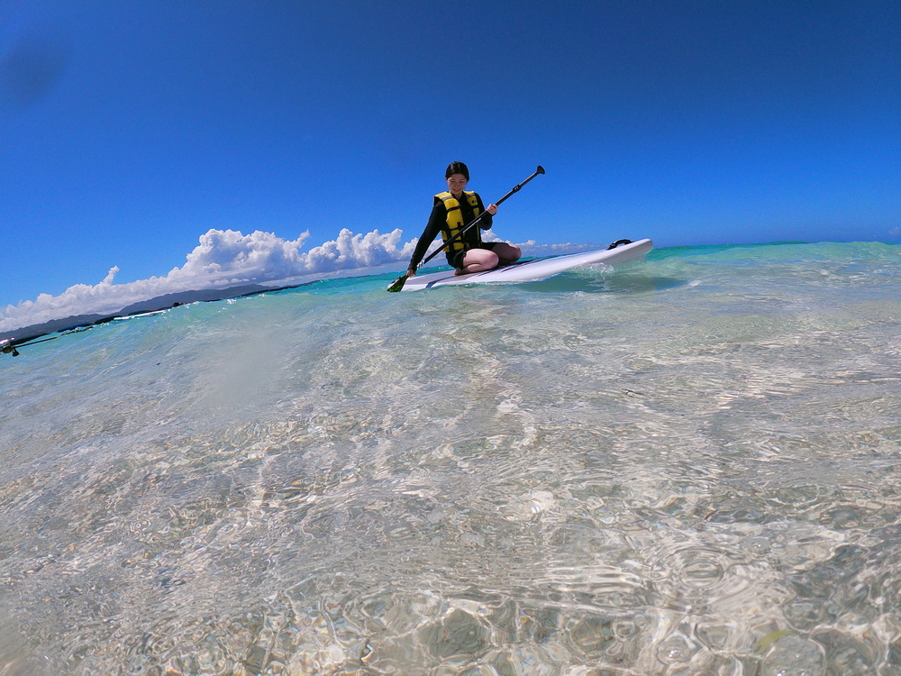 【SUP（サップ）｜1時間コース】伊江島★キレイな海を自由自在に動き回る！SUP（サップ）クルージング体験♪♪写真データサービス（レンタサイクル付き）