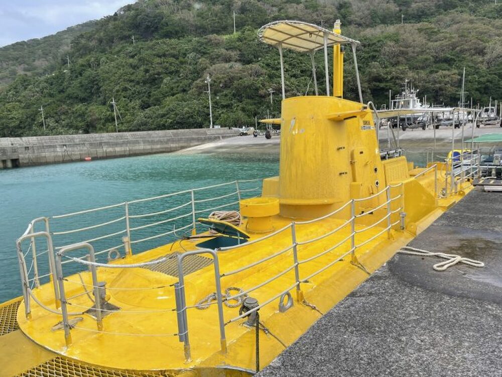 【水中遊覧船イエローサブマリン｜40分コース】渡嘉敷島★雨の日もOK！小さなお子様がいても安心♪着替えずそのままの恰好で渡嘉敷島の美しい海を楽しめます。