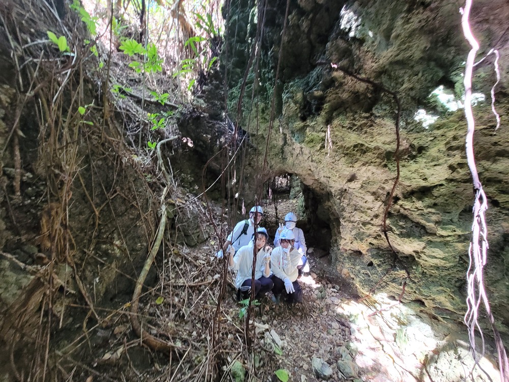 トロッコ軌道跡のトンネル