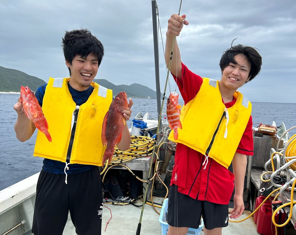【伊平屋島│沖釣り＆シュノーケル体験｜半日プラン】しまたび限定プラン│海人ガイドと伊平屋ブルーを満喫ツアー！釣った魚でBBQも♪