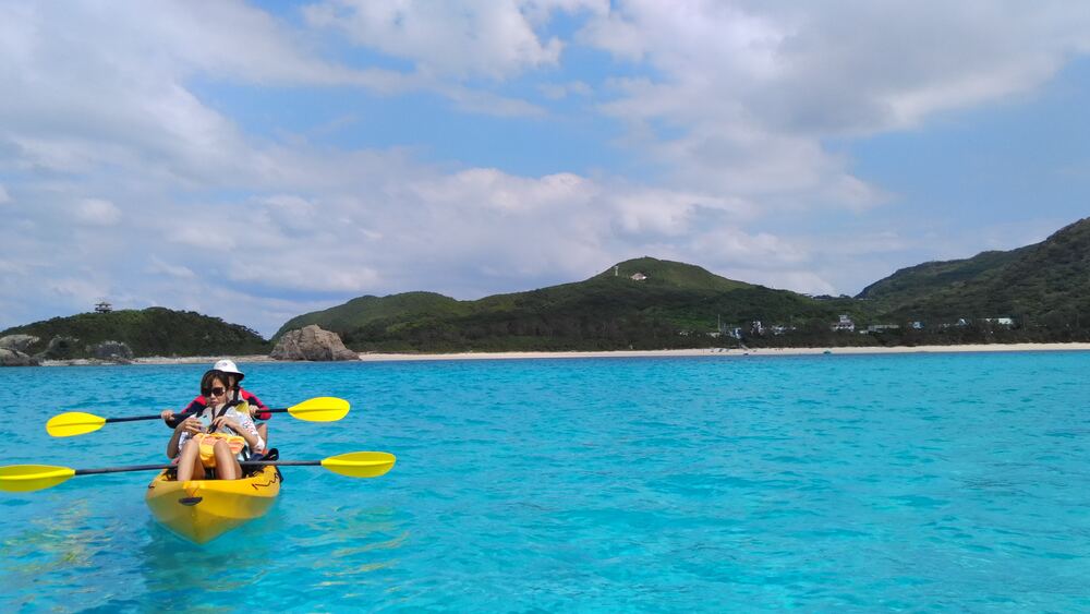 【冬季・灯台島カヤック｜1日ツアー】渡嘉敷島でマリンアクティビティ「ガイド付き」ツアーを体験できるのはここだけ！目指せ無人島！目指せ絶景ポイント！