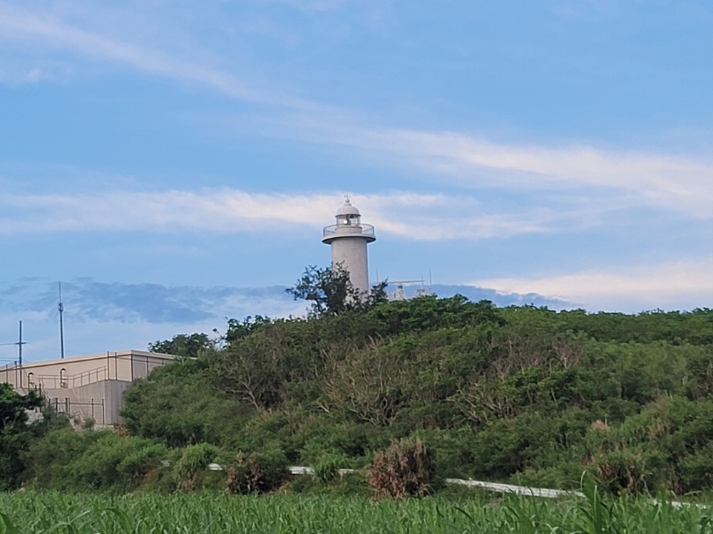大東諸島で一番高い場所、黄金山頂上にご案内