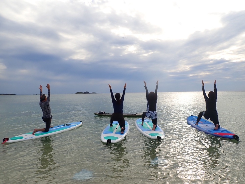 【伊是名島｜SUPクルージング・SUPヨガ｜3時間】しまたび限定プラン｜女性ガイドがご案内する「1組限定プライベートSUPクルージング&SUPヨガツアー」♪＜2名様以上専用＞