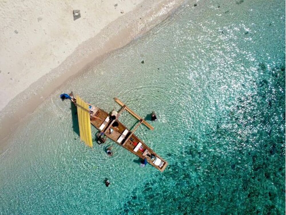 座間味島｜シュノーケリング＆伝統木造帆船サバニ体験＆無人島上陸