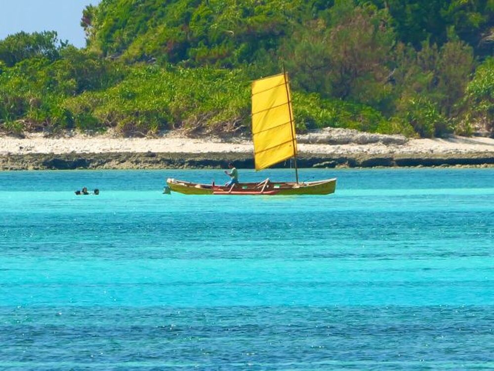 座間味島｜伝統木造帆船サバニ体験・無人島上陸ツアー｜2時間】座間味