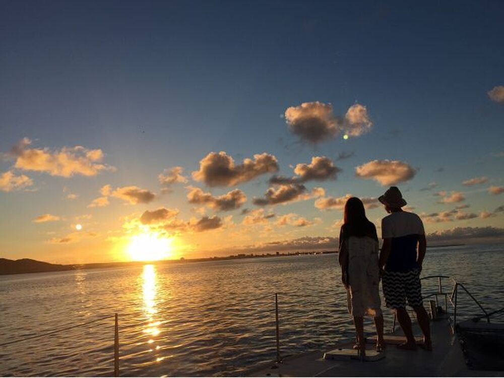 石垣島｜サンセットクルーズ｜約1時間】ダイナミックな夕陽を眺める