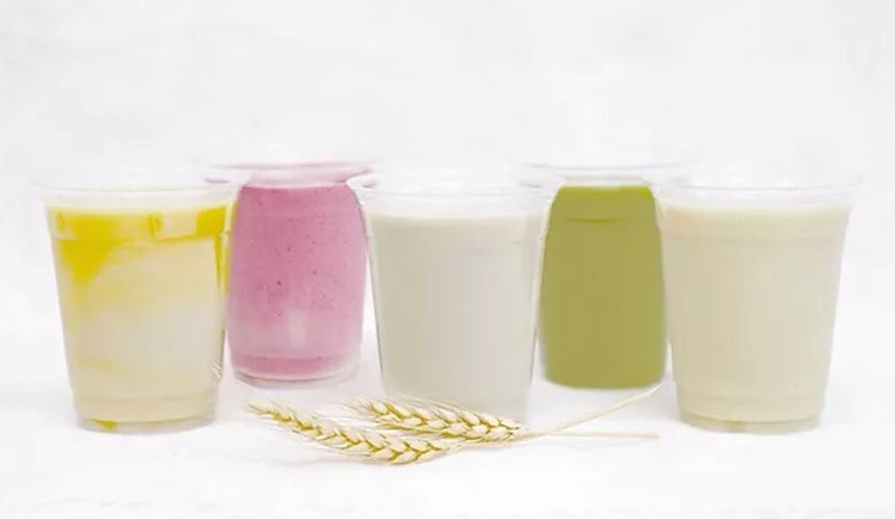 来間島みきのプレーンと、フルーツを合わせたみきスムージー(ドラゴンバナナかマンゴー)、市販のみき、の3種類の飲み比べは、公設市場でしかできない体験です!