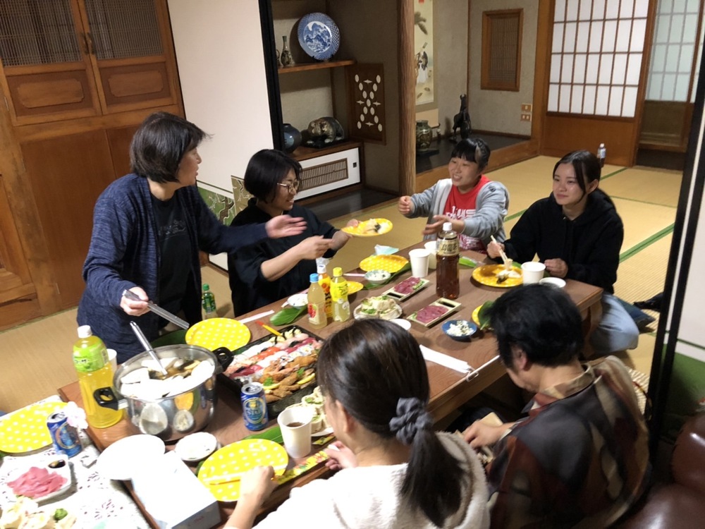 島人と島の恵みを囲む「しまの交流会」付き。