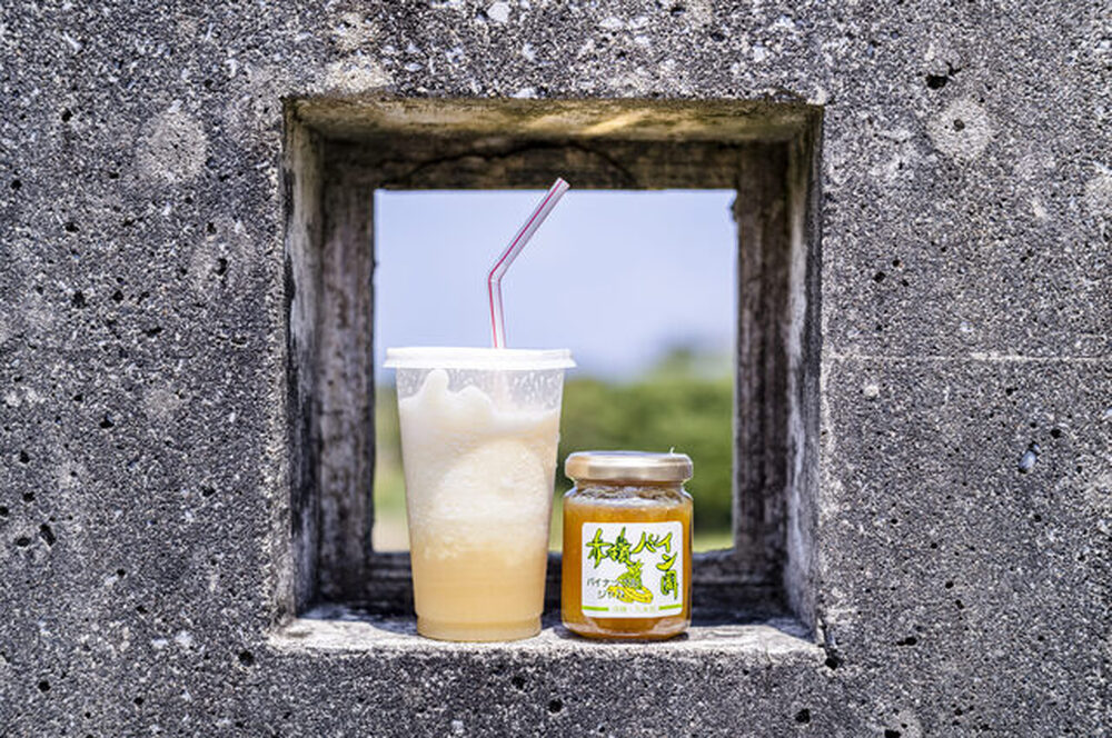 特製パインジュース（有料：300円 税込）を飲みながら、久米島の観光案内もいたします♪