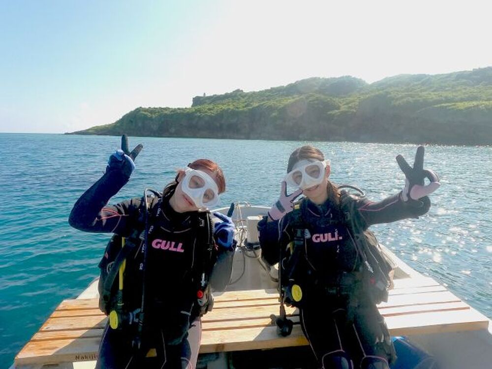 ツアー中の写真・動画を無料でプレゼント♪
現地特産フルーツ（パイナップル、マンゴー、スイカなど）
現地特産のお菓子サーターアンダギーなどご賞味いただけます。

