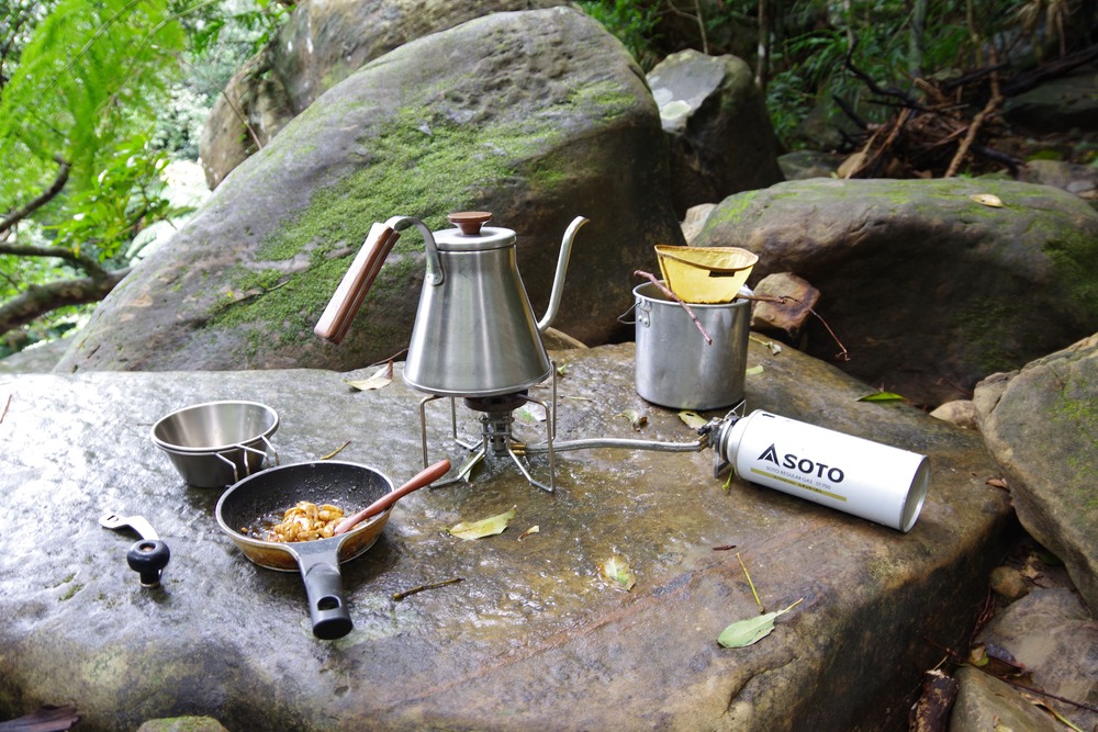 ツアーの休憩タイムにホットコーヒーと、出来立て西表島産の黒糖ピーナッツ！
コクと甘みのピーナッツとコーヒーの相性は抜群です♪
大自然の風景と一緒に是非召し上がってください。