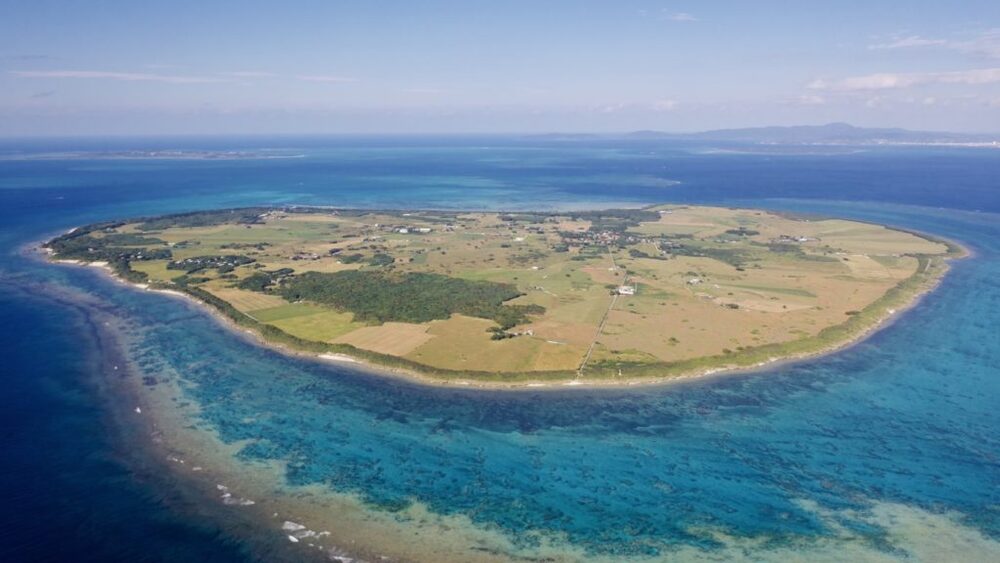 島人スタッフが黒島のおすすめを教えます♪
レンタサイクルに便利な島内MAPをプレゼント！