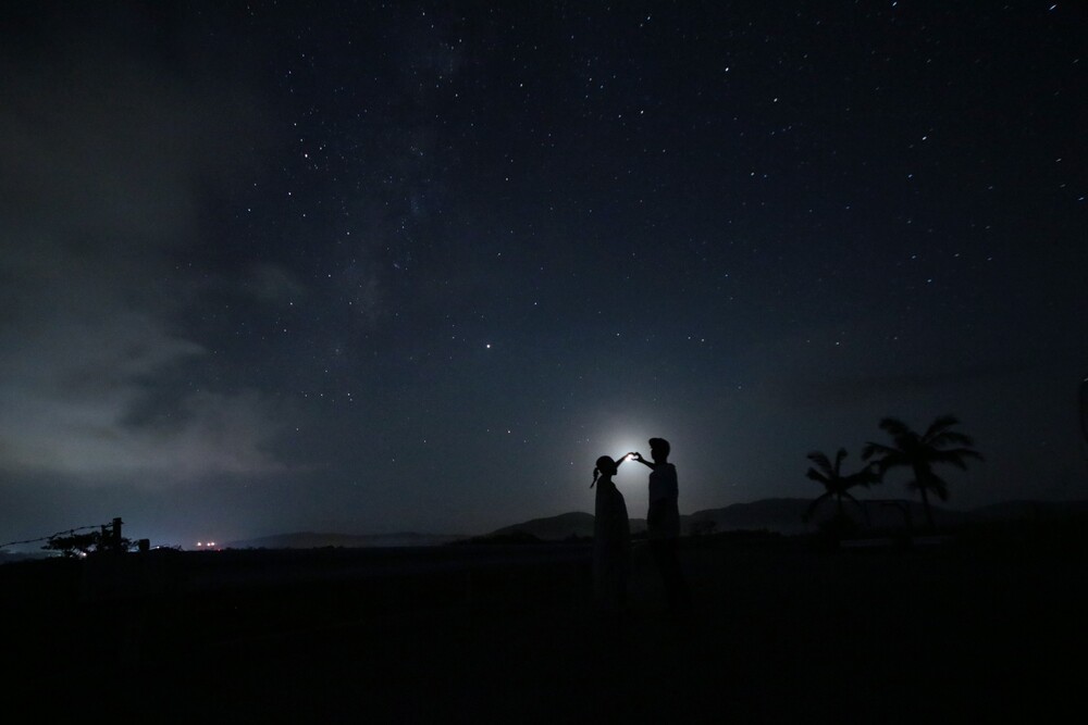 １，島の風景と、星空と、お客様が写ったツアー中の写真をプレゼント

２，島の住民ならではの話やフィールドをご案内

３，ツアー参加者の数人が西表島に移住/結婚しています。相談にのります