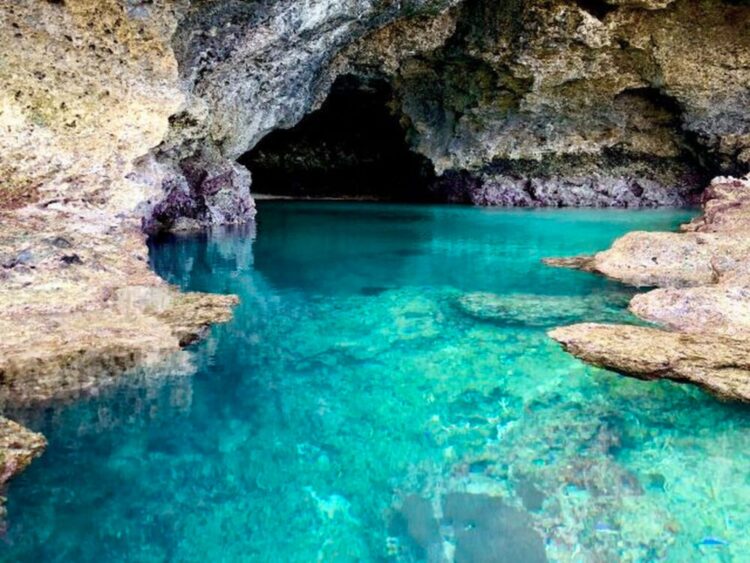 石垣島　青の洞窟