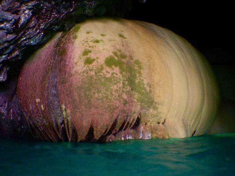 宮古島　パンプキンホール　鍾乳洞