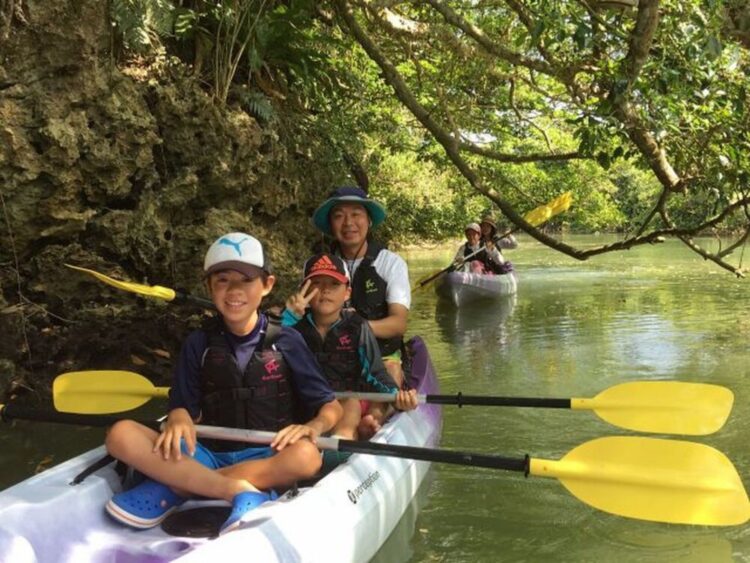 石垣島 マングローブ カヤック 子ども