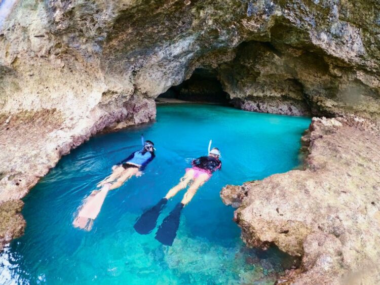 石垣島　青の洞窟　シュノーケル　ツアー