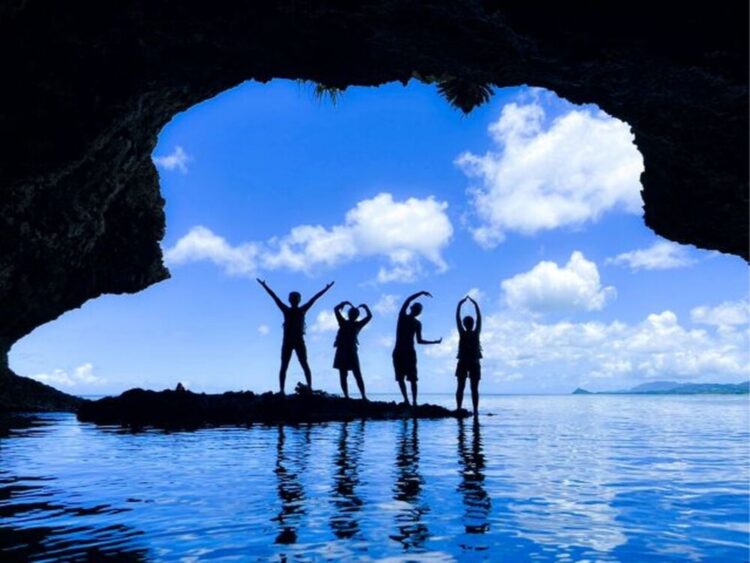 石垣島　青の洞窟