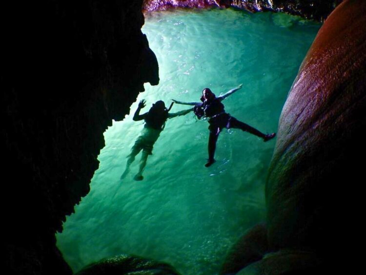 宮古島　パンプキンホール　鍾乳洞