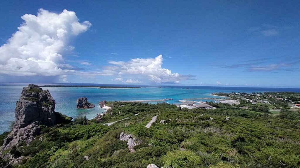 【伊是名島】パワースポット「アハラ御嶽（うたき）」から見る絶景 | しまたび｜沖縄の離島 アクティビティ＆体験 …