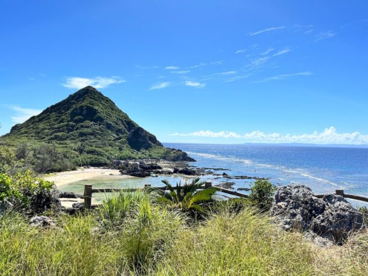 伊是名島　風景　山　海