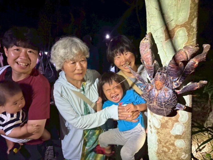 宮古島　ナイトツアー　ヤシガニ　家族　子連れ